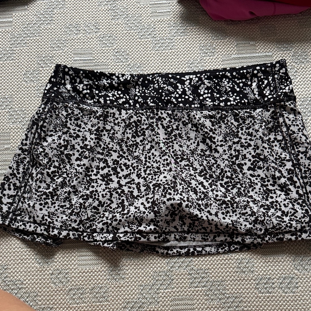 Lululemon Black and White Patterned Skort